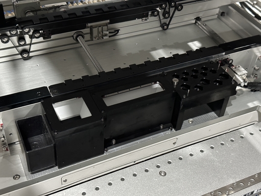 CHM551 Máquina de recogida y colocación de PCB Charmhigh para 0201 / QFN / BGA