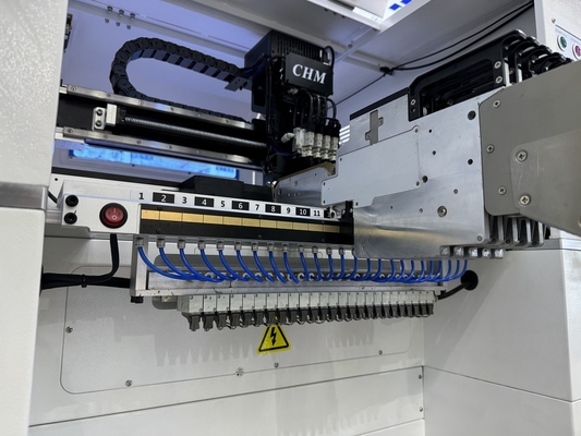 0201 BGA montaje pequeño de 4 cabezas SMD Pick And Place Machine CHM-551 CPK≥1.0