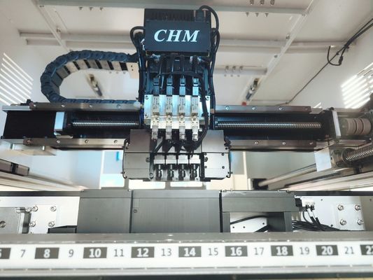 Alta precisión 4 cabezas SMT Pick & Place Machine CHM-551 Cambio automático de boquilla CPK≥1.0