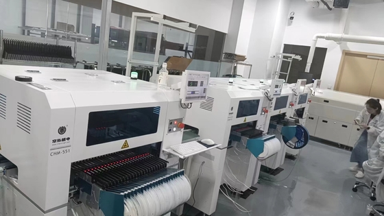 CHM-551 Máquina de recogida y colocación SMT de 4 cabezas totalmente automática 0201, cambio automático de boquilla