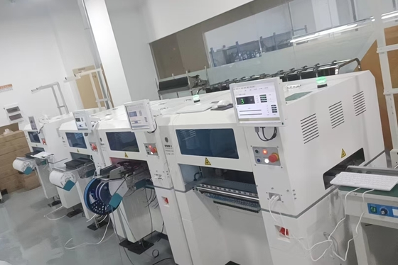 CHM-551 Máquina de recogida y colocación SMT de 4 cabezas totalmente automática 0201, cambio automático de boquilla
