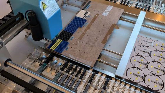 Máquina Pick and Place SMT de sobremesa CHMT48VB con 58 alimentadores y 2 cámaras de visión