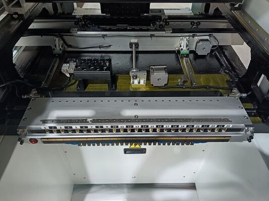 Línea de producción SMT CHM-551P de alta precisión con 4 cabezales y horno de reflujo de 4 zonas para ensamblaje de PCB