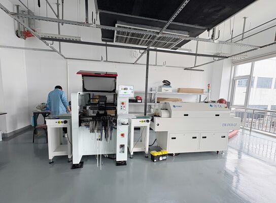 Máquina de recogida y colocación SMD de estructura de hierro fundido con 4 cabezas CHM-551P