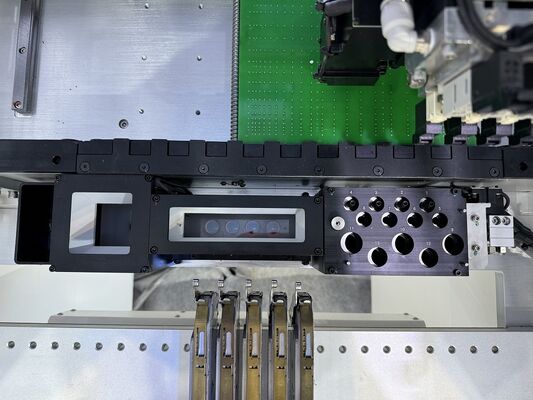 Máquina de recogida y colocación de 4 cabezas de alta gama CHM-551P